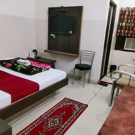 Hotel Diamond New Delhi Bagian luar foto